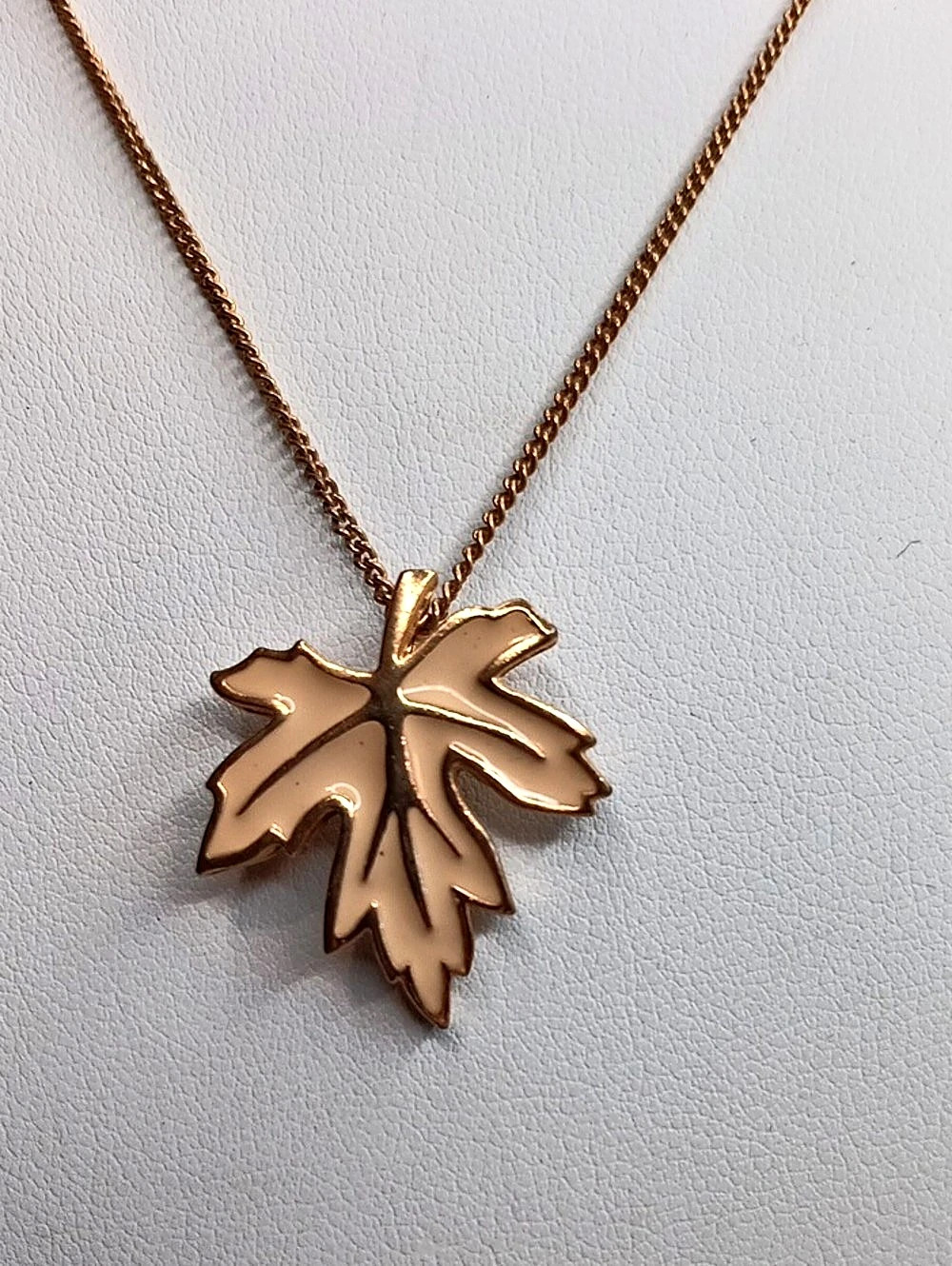 Cream Color Enamel Maple Leaf Pendant Choker Necklace 16" Long Vintage